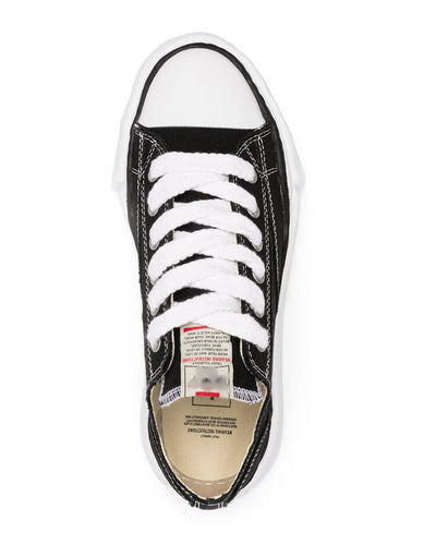 Guíbts Low-Top Sneaker